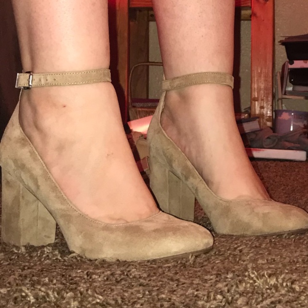 FRANCO SARTO Tan Heels